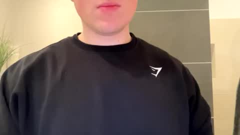 hottest_max online show from December 1, 8:07 pm