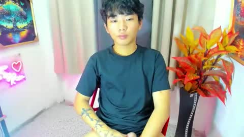 hottestloues online show from March 27, 2:17 am