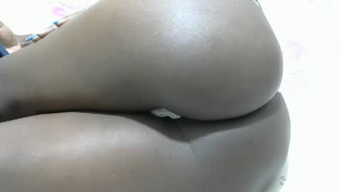 hottie_gal90 online show from February 25, 1:10 pm