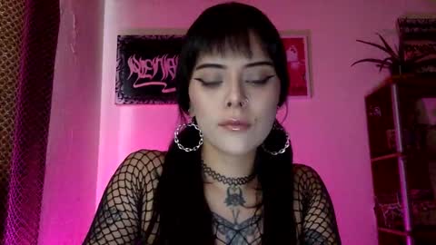 Snapshot of hottietat4u chatting on February 25, 5:51 pm Tat  online show from February 25, 5:51 pm