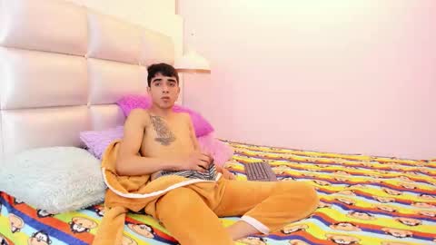 hottiie_guy online show from October 7, 6:59 pm