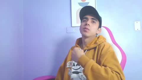 hottiie_guy online show from November 11, 5:48 pm