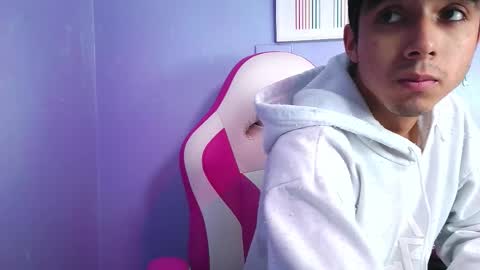 hottiie_guy online show from November 17, 5:48 pm