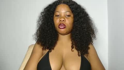 hotty_lora889 online show from April 2, 7:21 pm