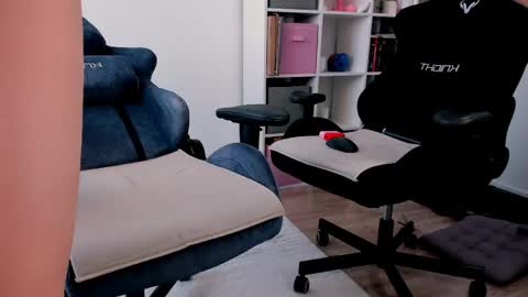 Nessie and Jessie online show from March 30, 9:53 am