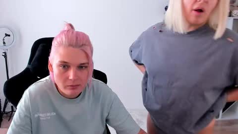 Nessie and Jessie online show from September 27, 10:46 am