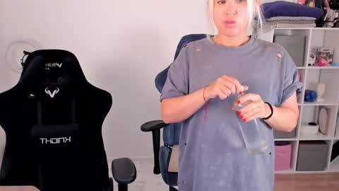 Nessie and Jessie online show from October 5, 2:46 pm