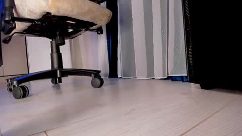 Susan online show from February 9, 6:37 pm