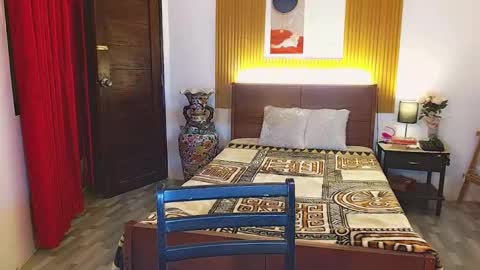 nathalie online show from November 12, 5:15 pm