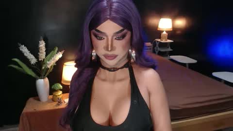 Christine online show from April 10, 1:16 pm