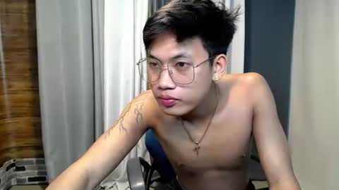 hugecockjames09 online show from October 12, 10:52 am