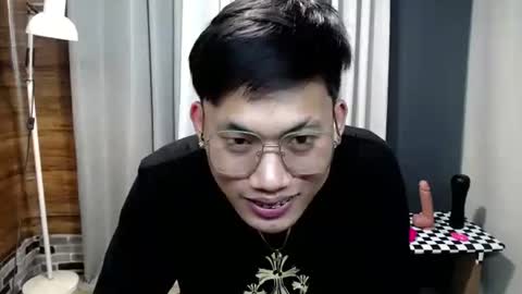 hugecockjames09 online show from October 17, 1:26 pm