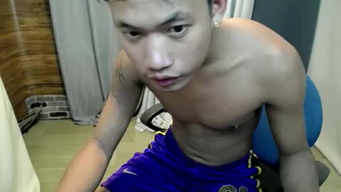 hugecockjames09 online show from November 2, 8:14 am