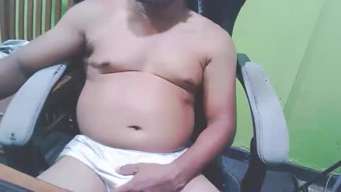 hugedguy2023 online show from March 25, 5:09 pm