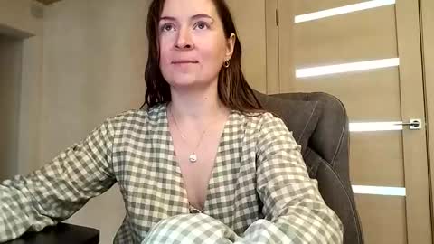 HumpyGrey online show from October 20, 8:52 am