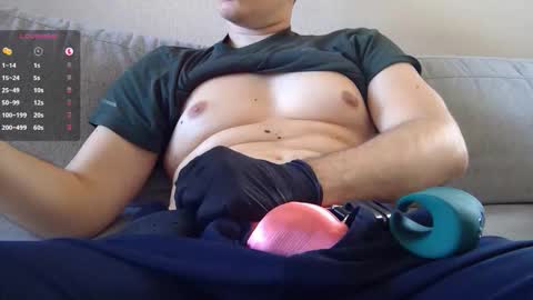 Snapshot of hungking10xl chatting on October 31, 10:48 am hungking10xl online show from October 31, 10:48 am