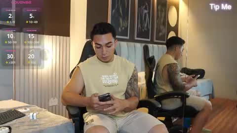 hunk_ryan online show from January 5, 5:27 pm