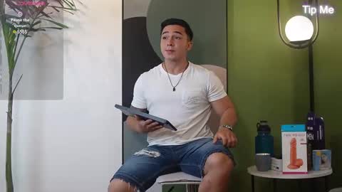 hunk_ryan online show from February 12, 12:33 pm