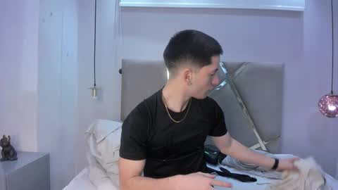 hunterheat_ online show from October 15, 12:06 pm