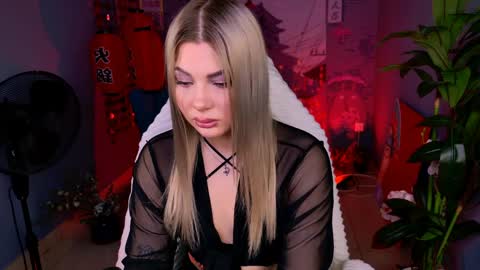 hyileyclark online show from April 2, 9:16 am