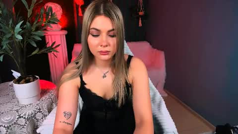 hyileyclark online show from April 5, 12:35 pm