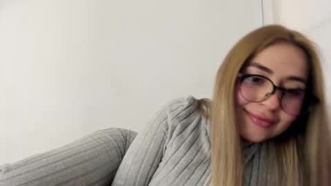 Hyun Joo online show from October 2, 8:29 pm