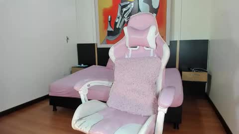 karoll online show from November 18, 7:06 pm