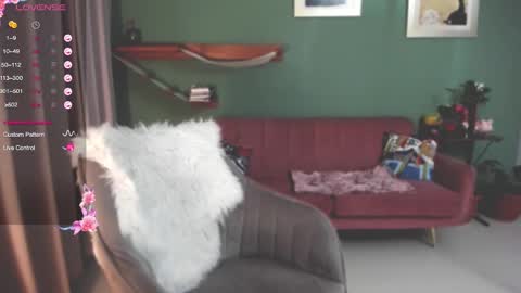Snapshot of i_cant_believe_its_you chatting on February 16, 6:43 am Lana Banana online show from February 16, 6:43 am