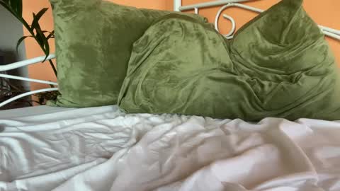 Olive online show from October 18, 12:15 am