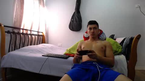 iam_yourbabyprincess_xd online show from January 9, 5:33 pm