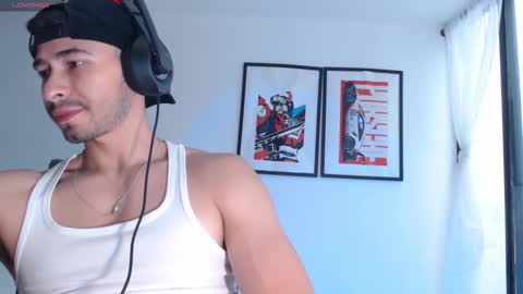  INDEPENDENT MODEL online show from November 16, 2:41 pm