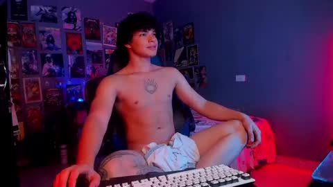 Snapshot of ian_versace chatting on February 22, 9:04 pm Andres online show from February 22, 9:04 pm
