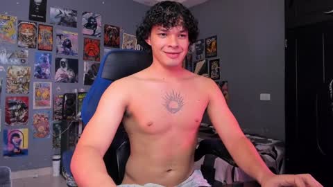 Snapshot of ian_versace chatting on February 1, 11:48 pm Andres online show from February 1, 11:48 pm