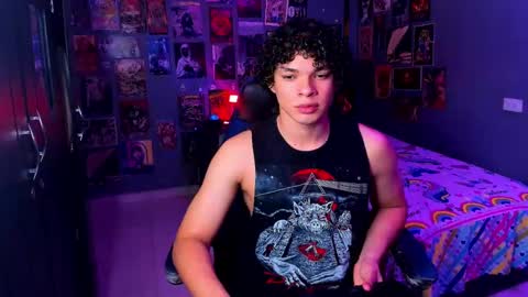 Snapshot of ian_versace chatting on March 10, 7:07 pm Andres online show from March 10, 7:07 pm