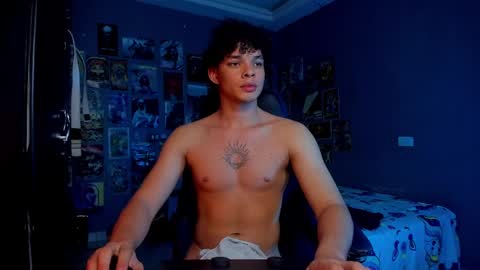 Snapshot of ian_versace chatting on February 26, 5:13 am Andres online show from February 26, 5:13 am