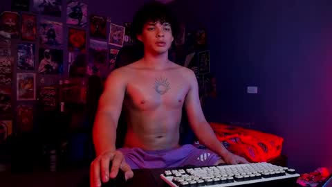 Snapshot of ian_versace chatting on February 19, 3:28 am Andres online show from February 19, 3:28 am