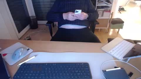 iandy12 online show from April 12, 9:41 pm