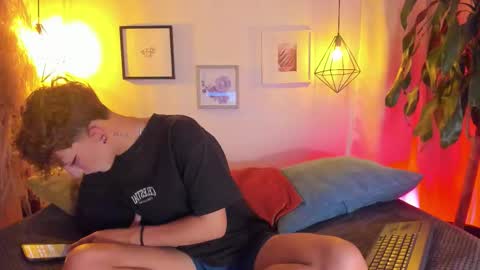 ian  online show from October 10, 4:07 am