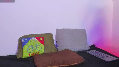 Ian Lark online show from April 16, 9:39 pm