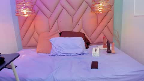 ibbie_ online show from February 25, 12:09 pm