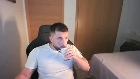 iberian_macho online show from December 5, 1:31 pm