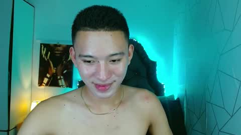 Snapshot of iconicmateo chatting on February 11, 4:02 pm Mateo online show from February 11, 4:02 pm