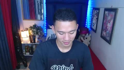 Snapshot of iconicmateo chatting on February 15, 7:17 pm Mateo online show from February 15, 7:17 pm