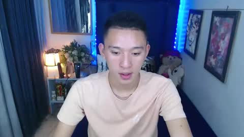 Snapshot of iconicmateo chatting on January 25, 8:42 am Mateo online show from January 25, 8:42 am