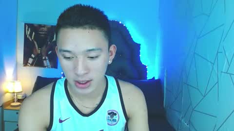 Snapshot of iconicmateo chatting on February 21, 3:23 am Mateo online show from February 21, 3:23 am
