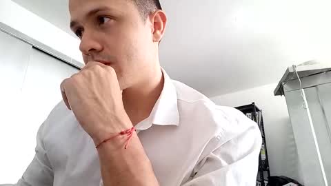 idris izan online show from October 31, 4:18 pm