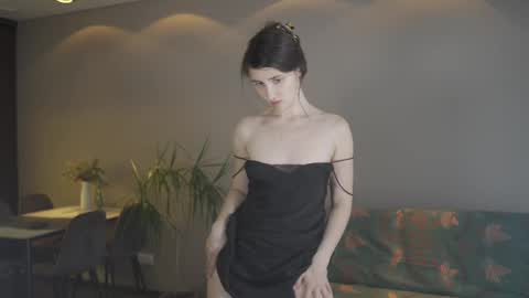 Belle online show from February 28, 2:09 pm