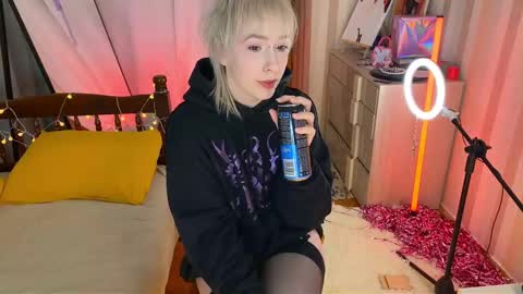 Emmy  help me reach 100 thumbs up online show from February 23, 9:17 pm