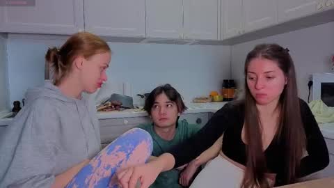 Julia and Mira online show from January 8, 11:38 am