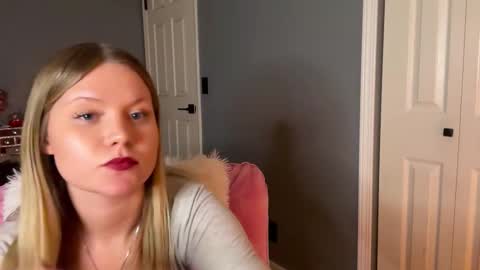 cassie online show from February 6, 11:18 pm